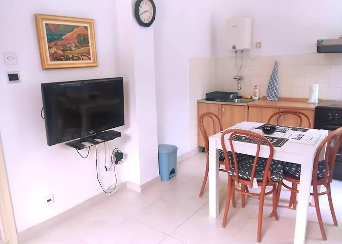 Apartment Near The Old Town 2