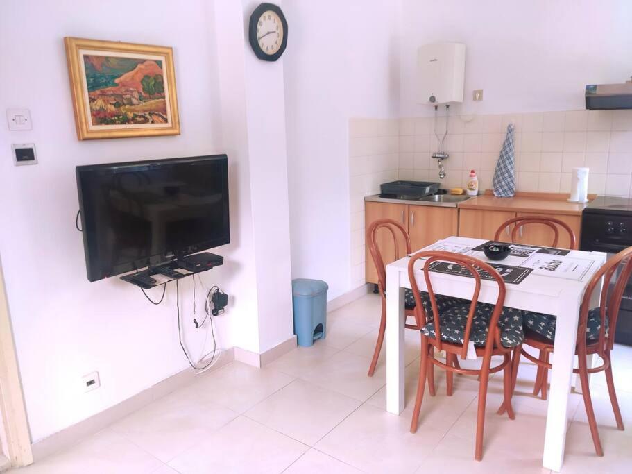 Appartement Near The Old Town 2 *